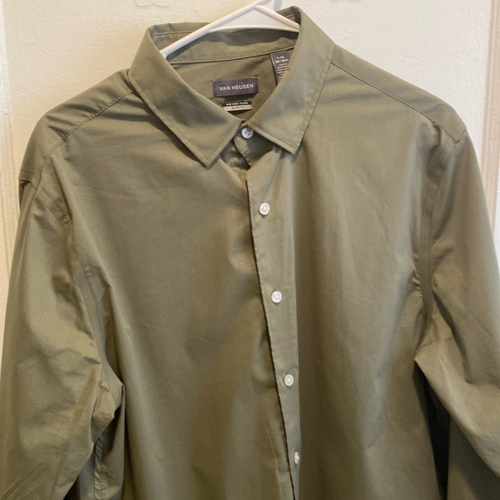 EUC Van Heusen Green Button Down Dress Shirt (Untuck)
